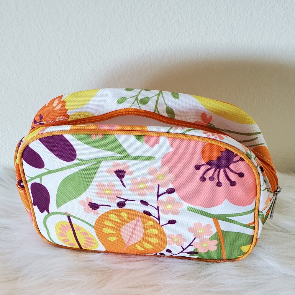 NWOT Clinique Cosmetic Bagn